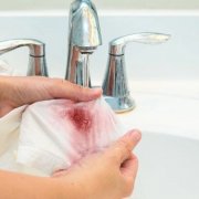 14 подручных средств, которые помогут избавиться от пятен без использования химии