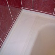 Как и чем заделать щель между стеной и ванной: практические способы