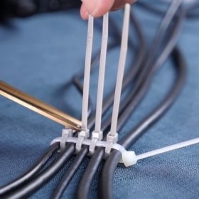 13 способов решить мелкие проблемы в быту с помощью кабельной стяжки
