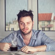 10 вещей, которые нельзя держать в спальне, если вы хотите высыпаться