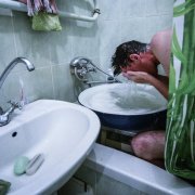 Где можно помыться, когда отключают горячую воду: пособие по выживанию в летний сезон