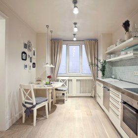 Натяжные потолки на кухне: особенности выбора, дизайна и монтажа
