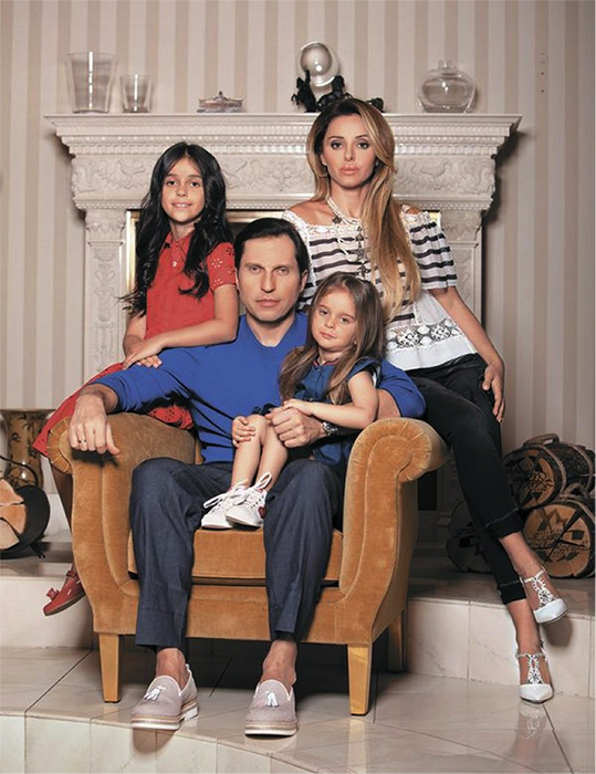 Александр Ревва с семьёй
