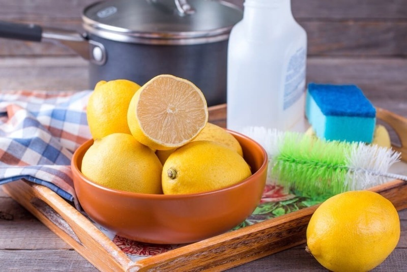 3 способа очистить дома поверхности до блеска с помощью лимона